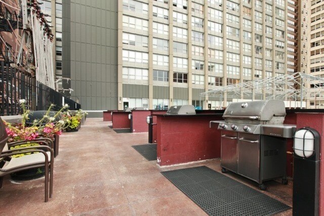 Foto del edificio - 655w Irving Park Rd