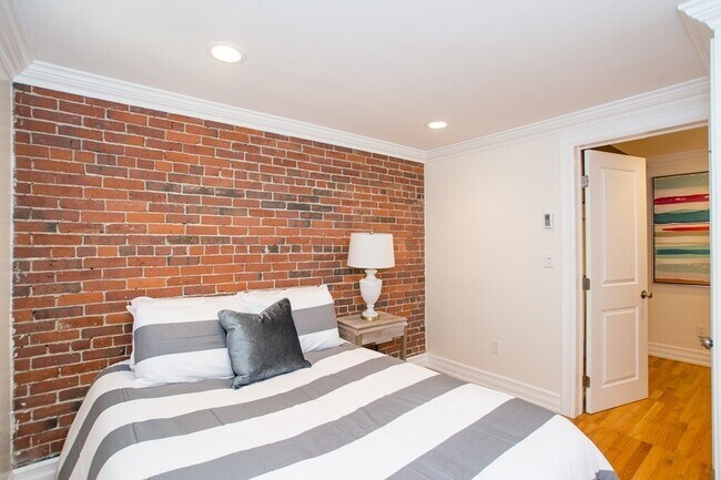 Building Photo - 388 Marlborough St