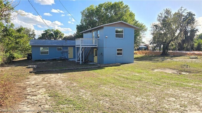 Foto del edificio - 683 Lake June Rd