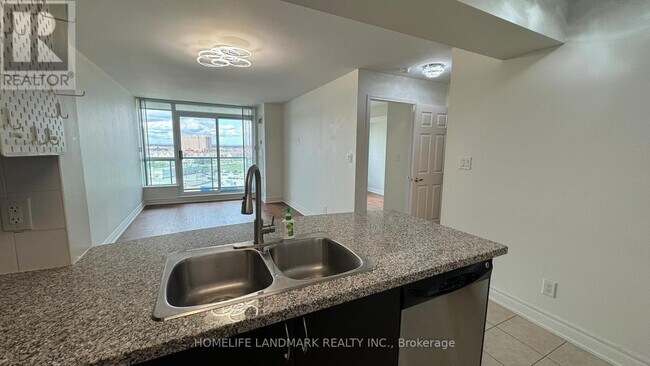 Building Photo - 4850 Glen Erin Dr