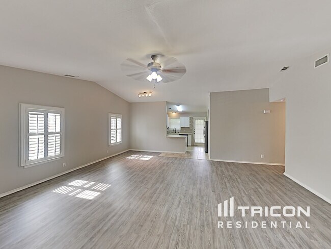 Building Photo - 901 Loganwood Dr