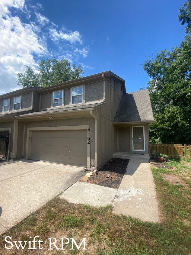 15162 Glenwood, Overland Park, KS 66223 Townhome Rentals in Overland