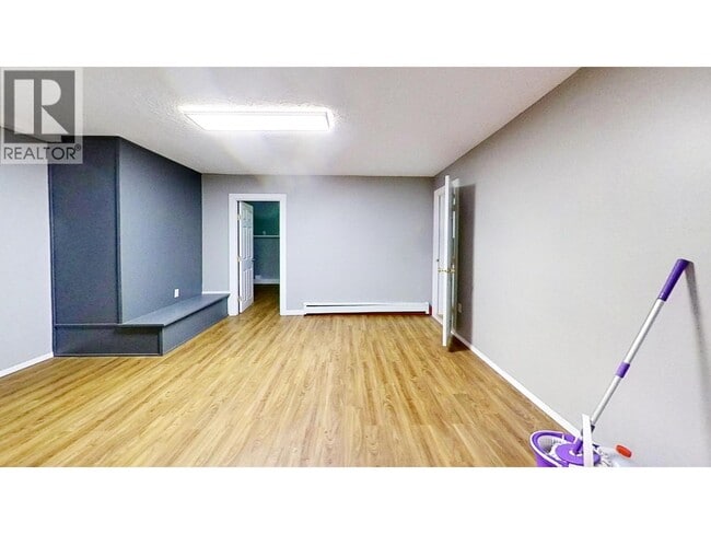 Building Photo - 720 W 54th Ave