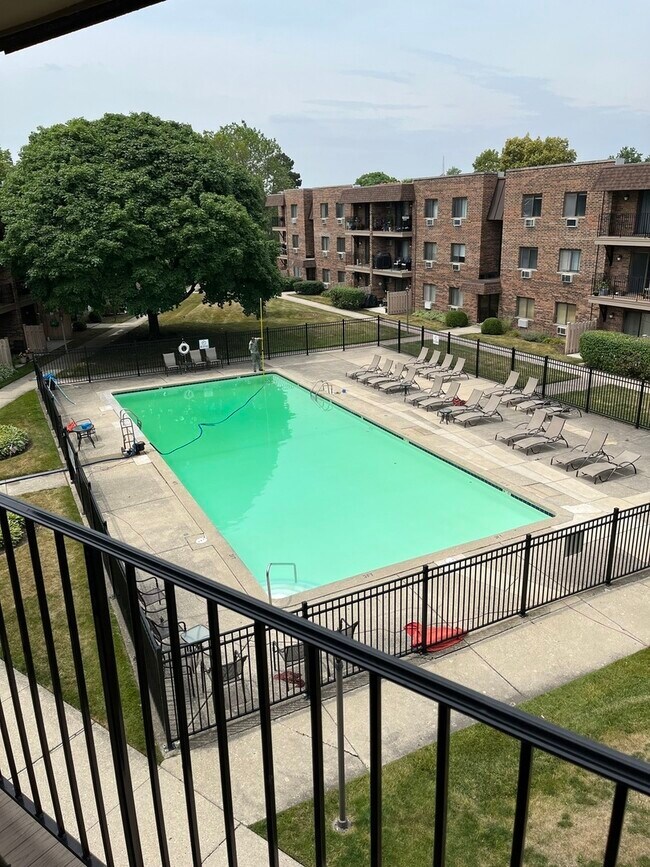 Building Photo - 3523 Central Rd