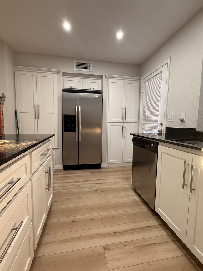 Kitchen - 5704 E Aire Libre Ave