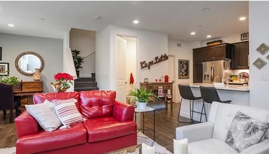 Building Photo - 552 Oakville Dr.