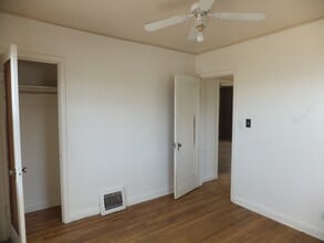 Building Photo - 539 Gobel St