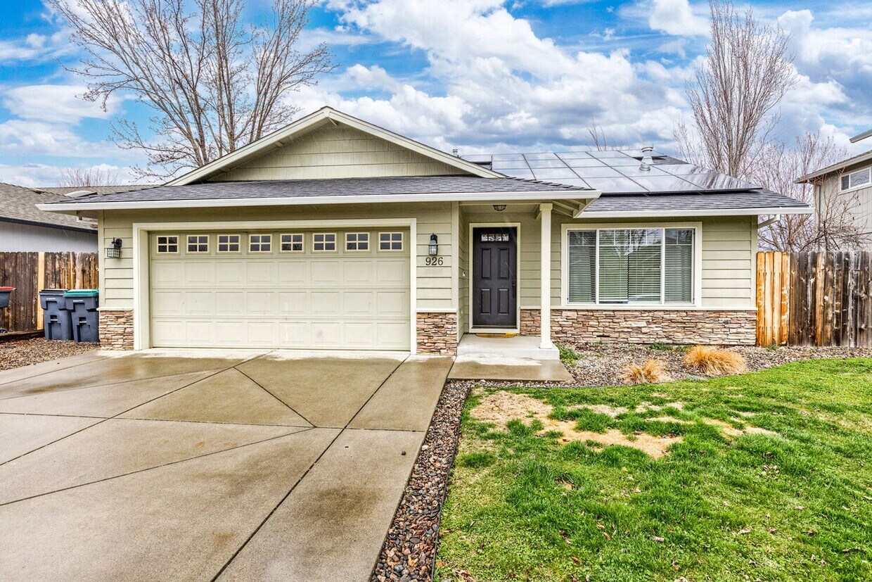 Primary Photo - Beautiful home in Hampton Place HOA for Rent