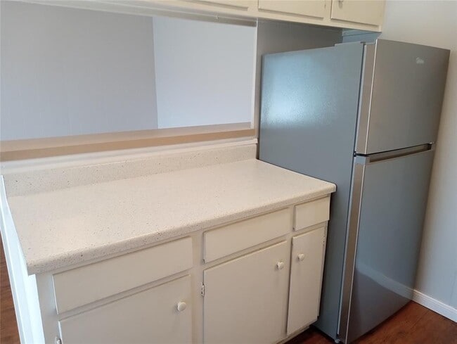 Building Photo - 606 W 51st St