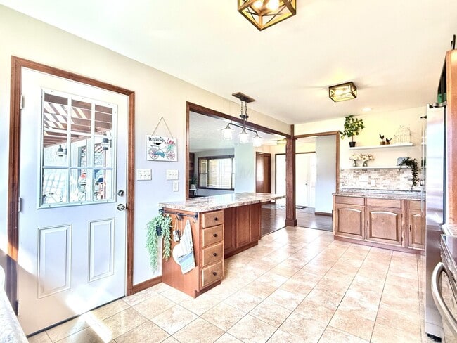 Building Photo - 10695 Lockbourne Eastern Rd