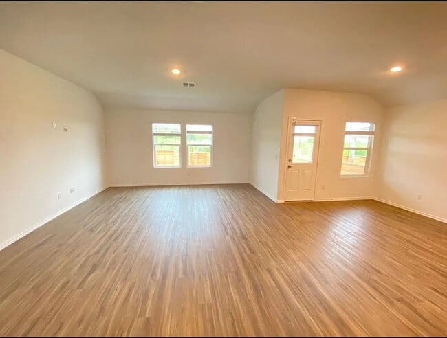 Building Photo - 490 Jack Ryan