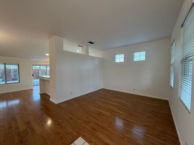 Building Photo - Single story with 3-car Garage!!