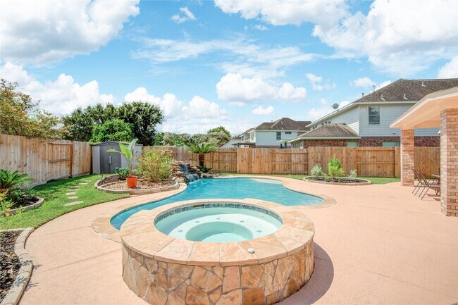 Foto del edificio - 14411 Chartley Falls Dr