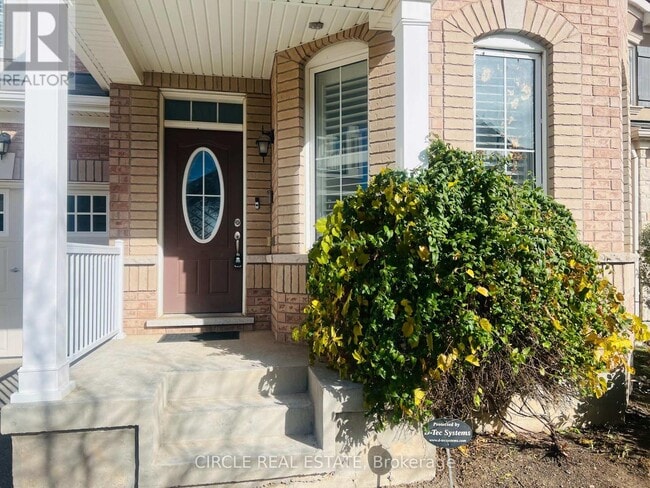 Photo du bâtiment - 1368 Connaught Ter