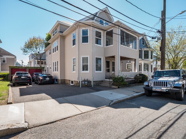 Foto del edificio - 54 Upland Rd