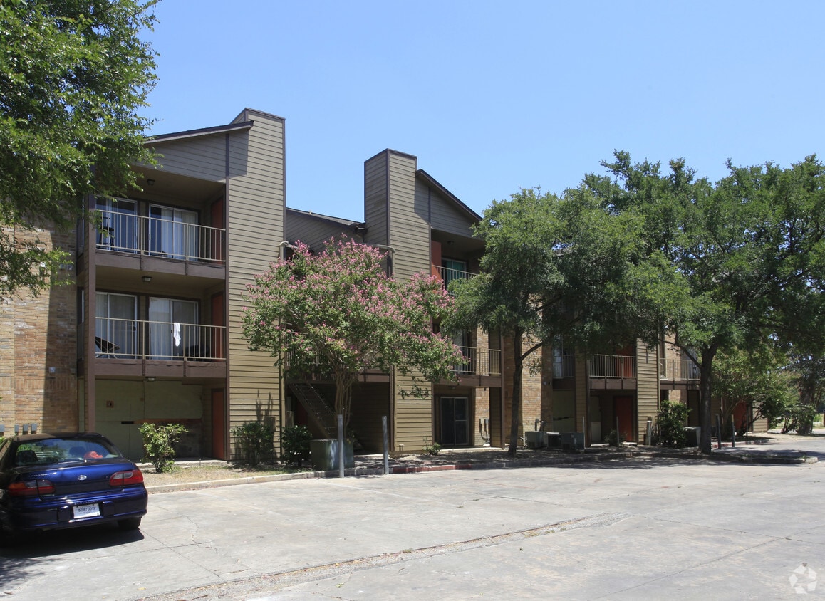 Building Photo - Mesh I