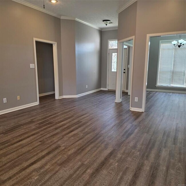 Building Photo - 1736 Twelve Oaks Ln