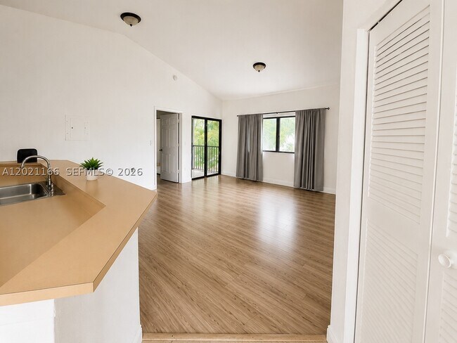 Foto del edificio - 2550 SW 18th Terrace