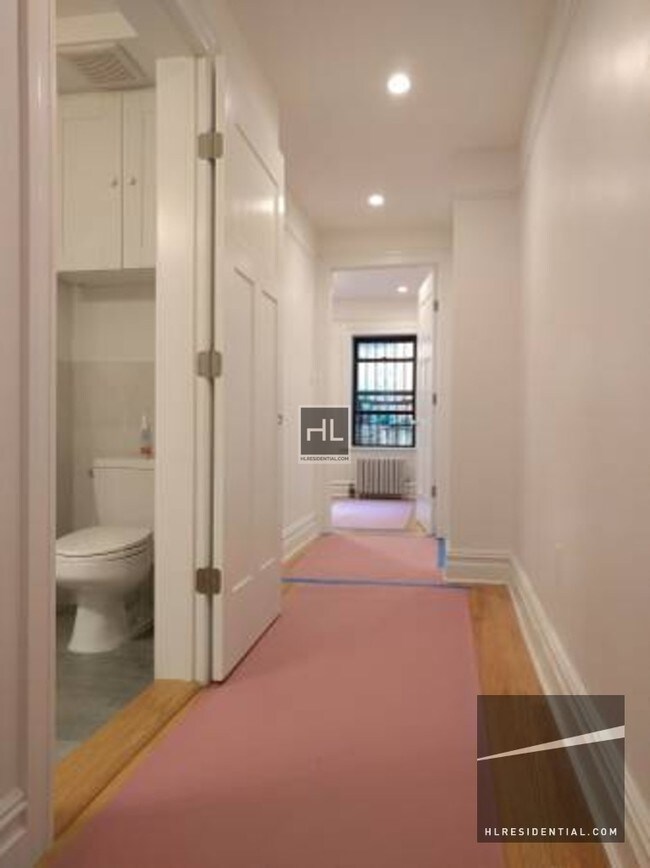 Building Photo - 64 Saint Johns Pl