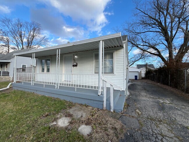 Foto del edificio - Single family home with 2 car garage