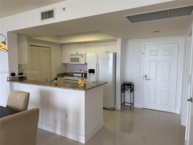 Foto del edificio - 19501 W Country Club Dr