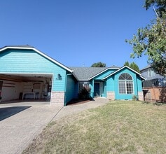 Building Photo - 7493 Shadowwood St NE