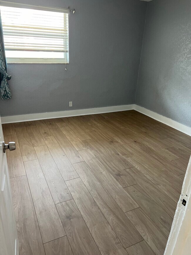Foto del edificio - 5827 NW 22nd Ct