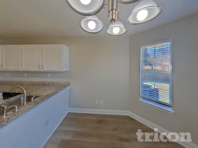 Building Photo - 602 Chartwell Ct