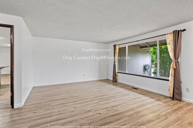 Foto del edificio - Charming Family Retreat in Round Tree Esta...
