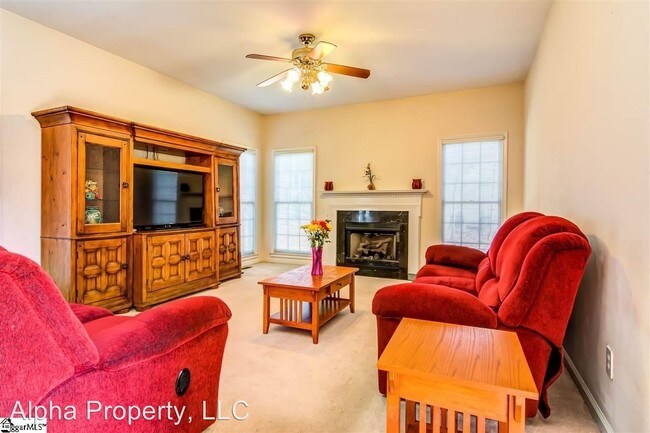 Building Photo - 4 br, 2.5 bath House - 304 Marsh Creek Dr