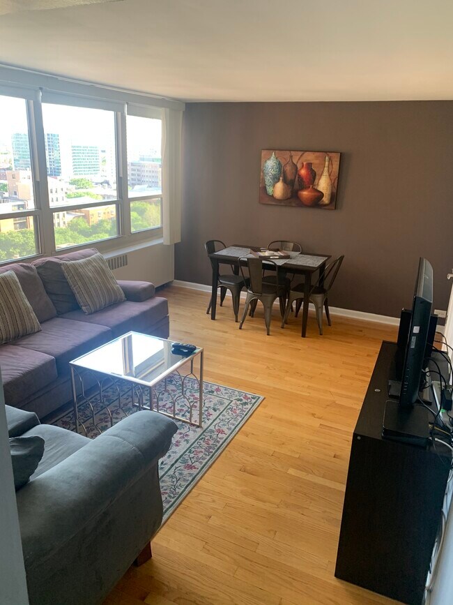 Foto del edificio - 3950 N Lake Shore Dr