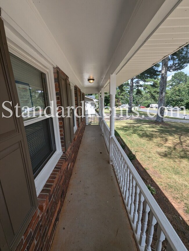 Foto del edificio - 2591 Kings Cir NW