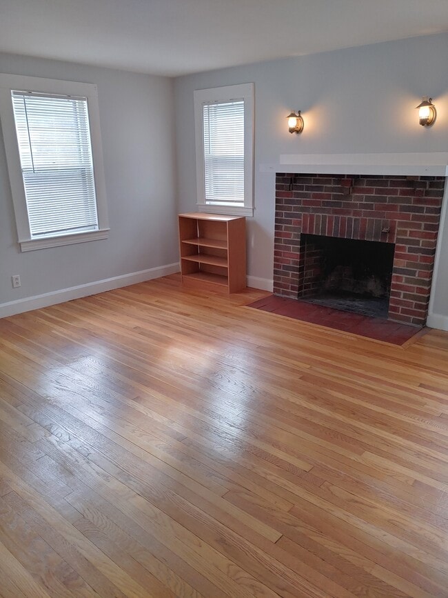 Building Photo - 35 Maplewood St