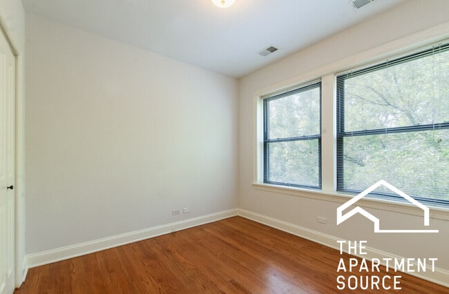 Foto del edificio - 3437 N Lakewood Ave