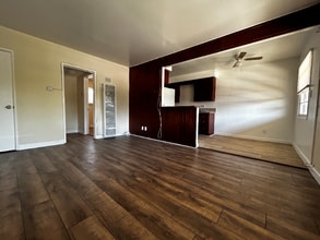 Building Photo - 720 N Marengo Ave