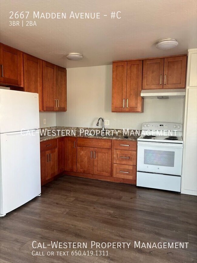 Foto del edificio - 3 Bedroom/2 Bath 1st floor Apartment Home ...