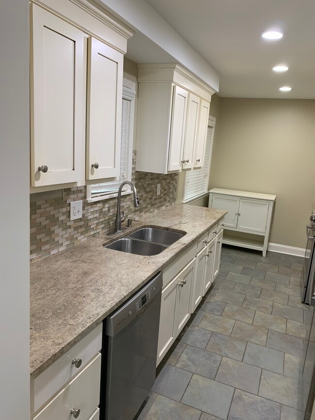 Building Photo - 523 Eastbrooke Ln