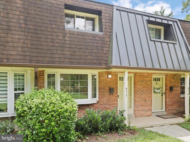 Foto del edificio - 477 Hampton Ct