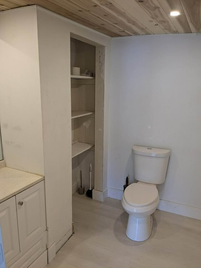 Foto del edificio - 605 NE 27th St