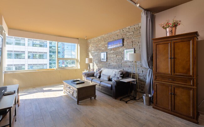 Foto del edificio - Live Above the Action — 14th-Floor ICON Condo with Petco Park Views