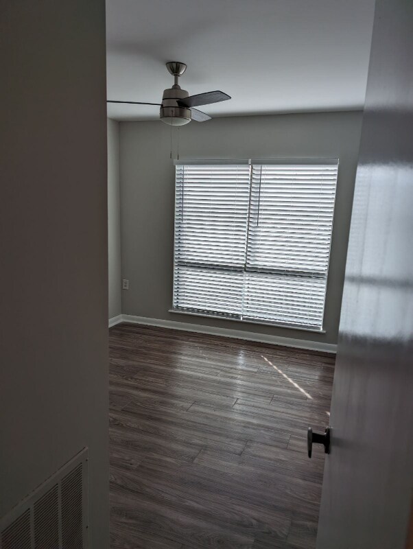 Foto del edificio - 4803 Spring Lake Dr
