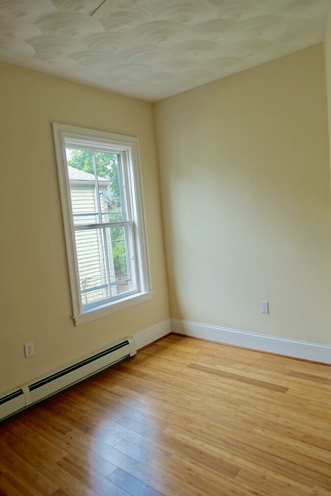 Building Photo - 42 Chapin Ave