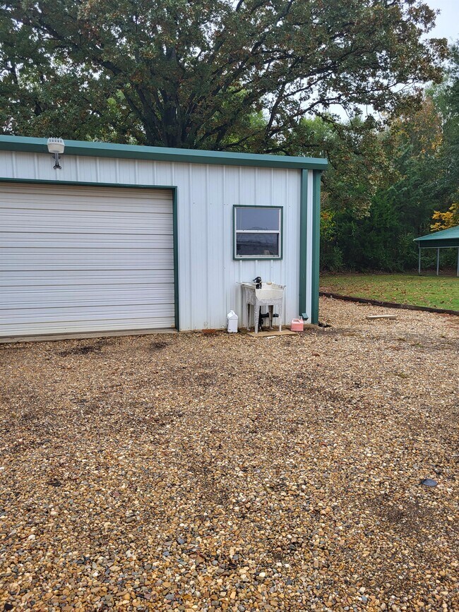 Building Photo - 3342 US-271