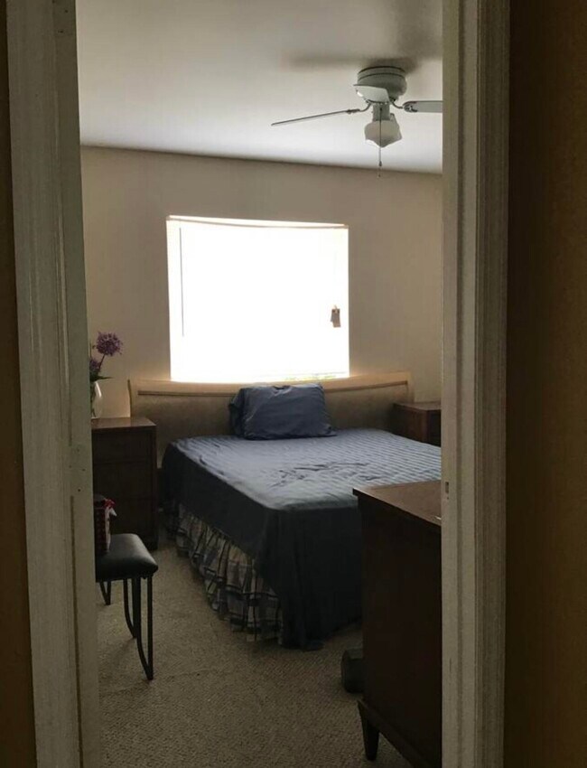 Foto del edificio - 730 N F St