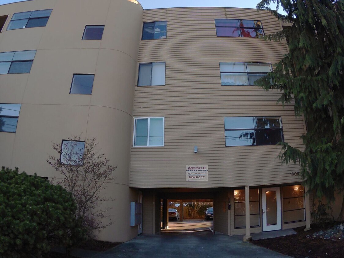 Building Photo - Wedge Apartments