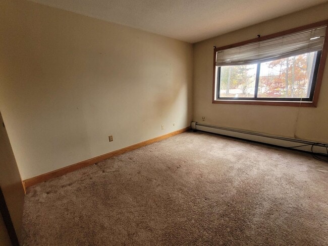 Building Photo - 8 Lancelot Court