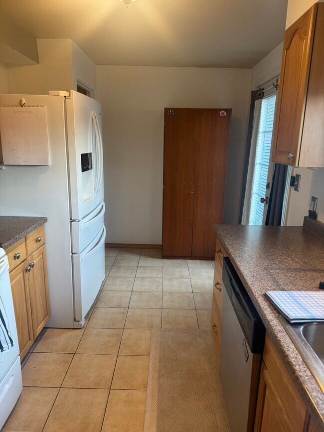Foto del edificio - 6215 N Cedar St