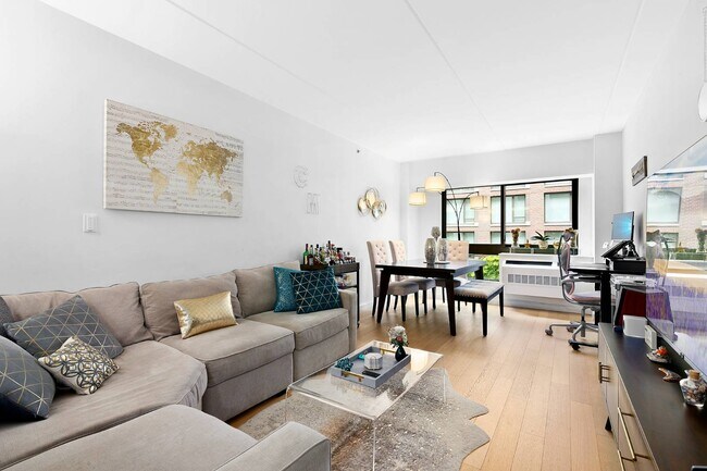 Building Photo - 535 W 52nd St