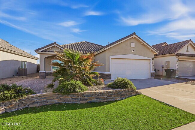 Foto del edificio - 13912 Loreina Luz Ave