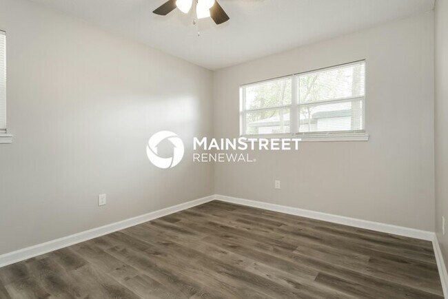 Building Photo - 4 Bedroom Pet-Friendly Home in JACKSONVILLE, FL with Main Street Renewal